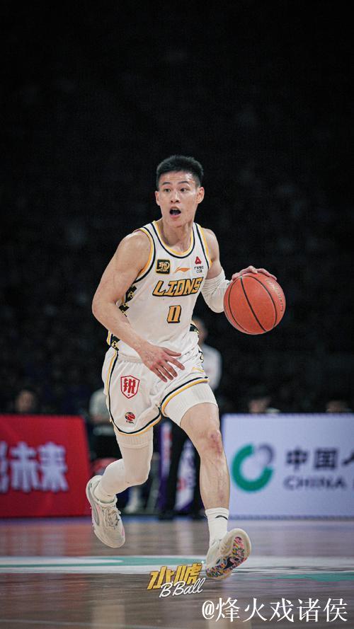 唯快不破!@林秉圣Nelson 持球推进,觅得空隙直杀内线,强硬上篮造成2+1! 唯快不破!@林秉圣Nelson 持球推进,觅得空隙直杀内线,强硬上篮造成2+1!